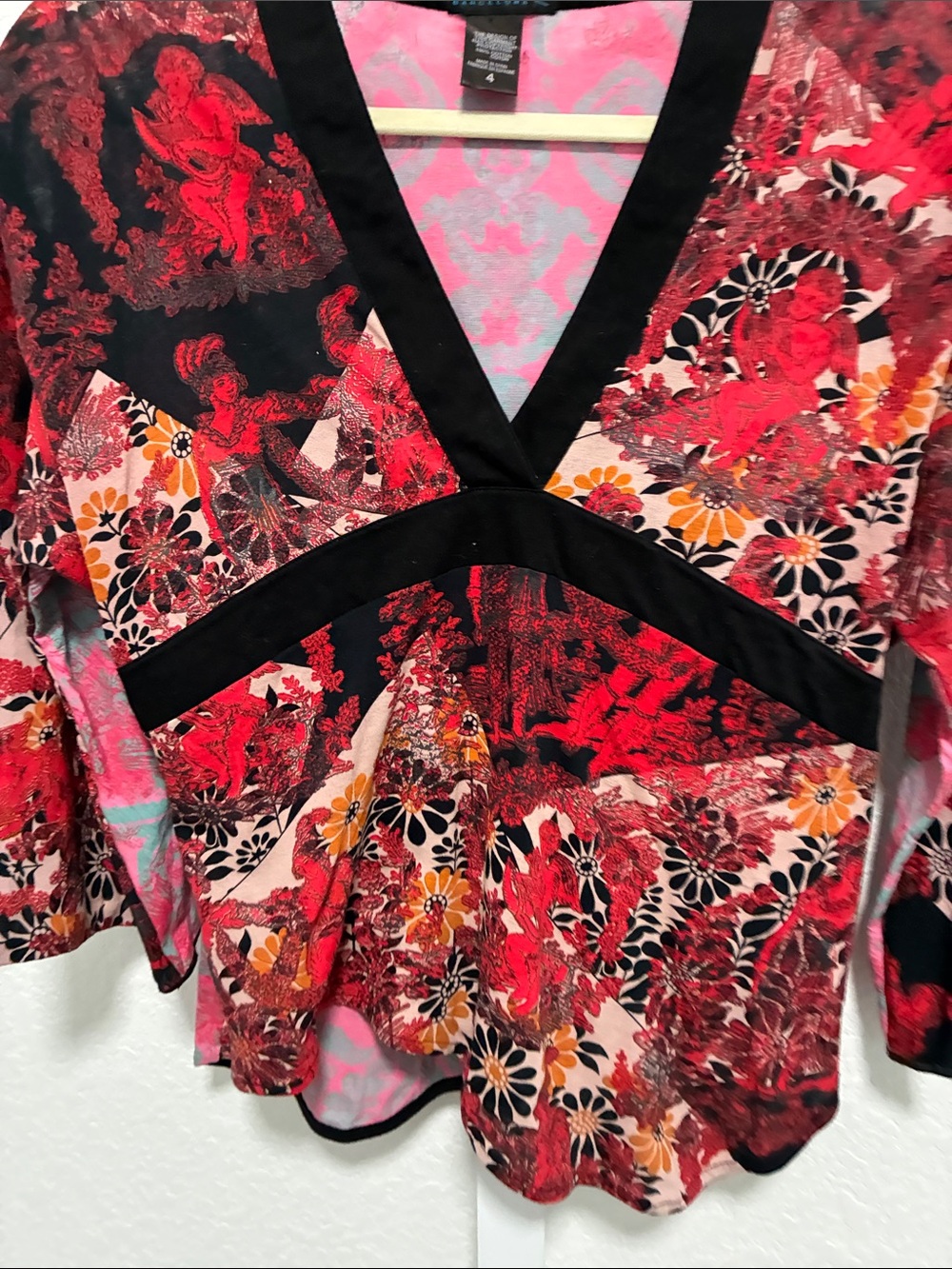 Custo Barcelona Red Floral Victorian Angel Print V-Neck Top with Black Trim - Picture 4 of 8